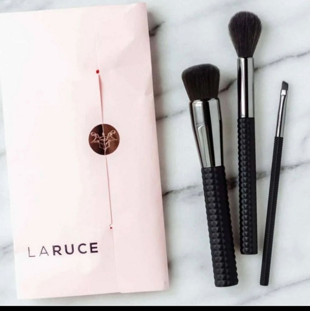 Premium Make-Up Bundle - Picture 4 of 4